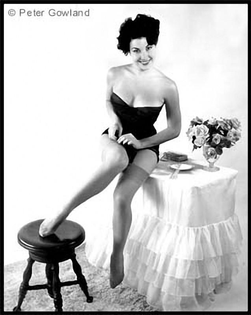 And on this day, women found happiness: 78 years ago, nylon stockings went on sale