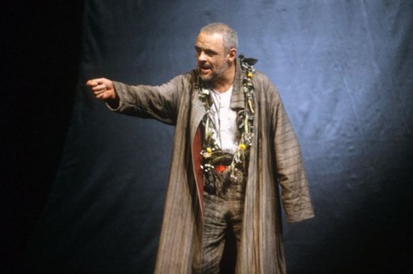 Anthony Hopkins was mistaken for a homeless man on one of the streets of a British city Anthony Hopkins was mistaken for a homeless man on one of the streets of a British city