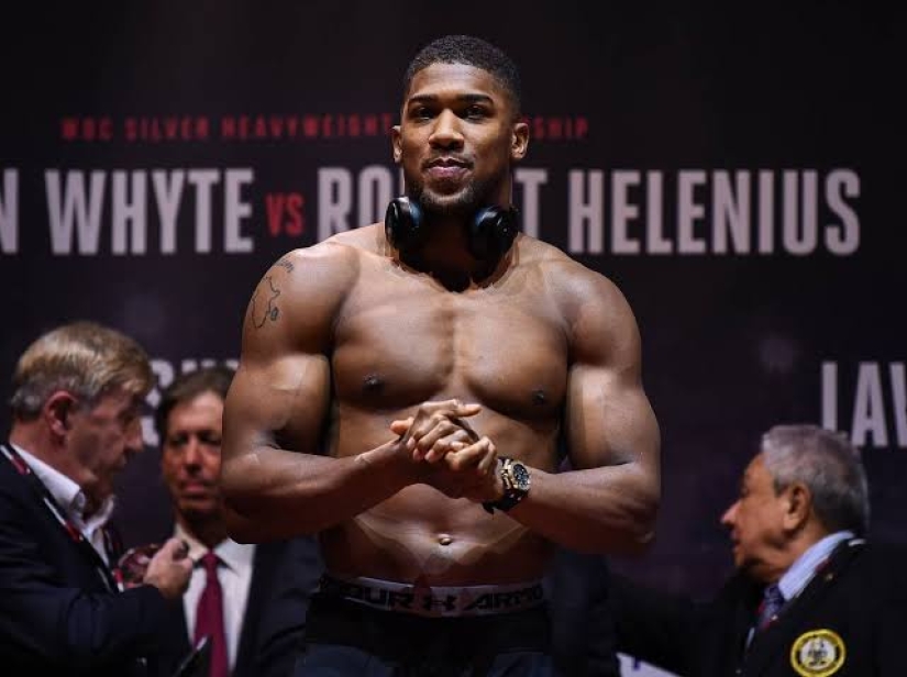 Anthony Joshua es un campeón millonario que disfruta de una vida elegante de forma gratuita Anthony Joshua es un campeón millonario que disfruta de una vida elegante de forma gratuita