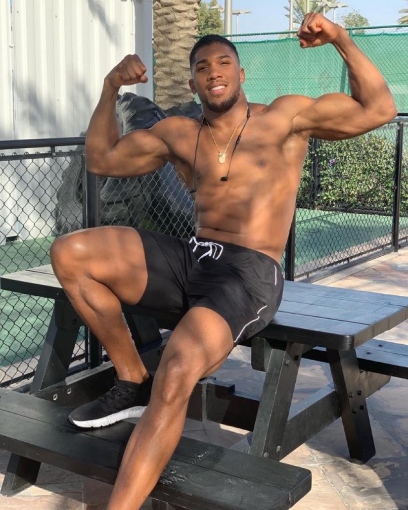 Anthony Joshua es un campeón millonario que disfruta de una vida elegante de forma gratuita Anthony Joshua es un campeón millonario que disfruta de una vida elegante de forma gratuita