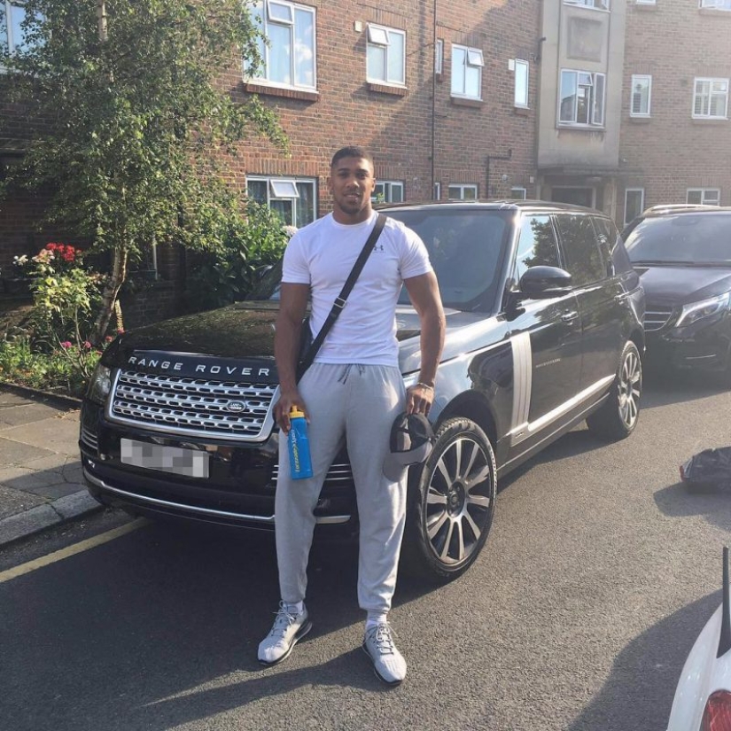 Anthony Joshua es un campeón millonario que disfruta de una vida elegante de forma gratuita Anthony Joshua es un campeón millonario que disfruta de una vida elegante de forma gratuita