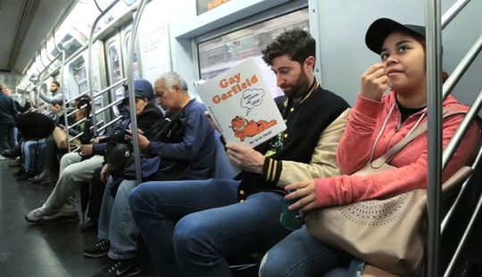 Anticubiertas para libros que dejaron boquiabiertos a los pasajeros del metro