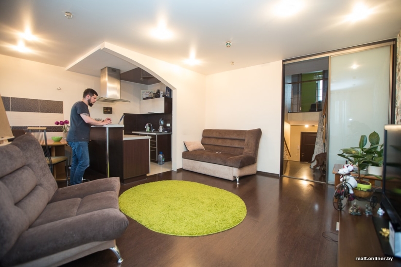 Apariencia ordinaria, interior intrincado: una casa misteriosa única en Minsk con apartamentos de 3 niveles Apariencia ordinaria, interior intrincado: una casa misteriosa única en Minsk con apartamentos de 3 niveles