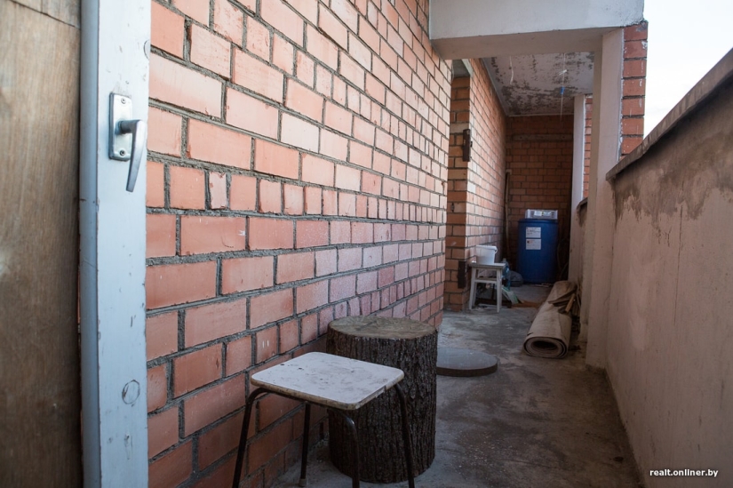 Apariencia ordinaria, interior intrincado: una casa misteriosa única en Minsk con apartamentos de 3 niveles Apariencia ordinaria, interior intrincado: una casa misteriosa única en Minsk con apartamentos de 3 niveles