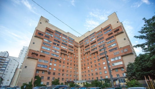Apariencia ordinaria, interior intrincado: una casa misteriosa única en Minsk con apartamentos de 3 niveles