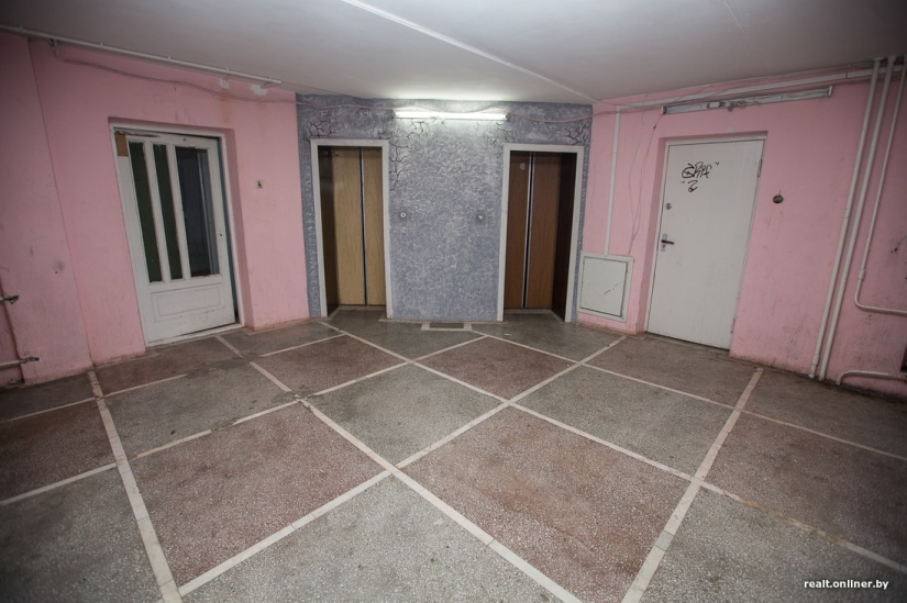 Apariencia ordinaria, interior intrincado: una casa misteriosa única en Minsk con apartamentos de 3 niveles Apariencia ordinaria, interior intrincado: una casa misteriosa única en Minsk con apartamentos de 3 niveles