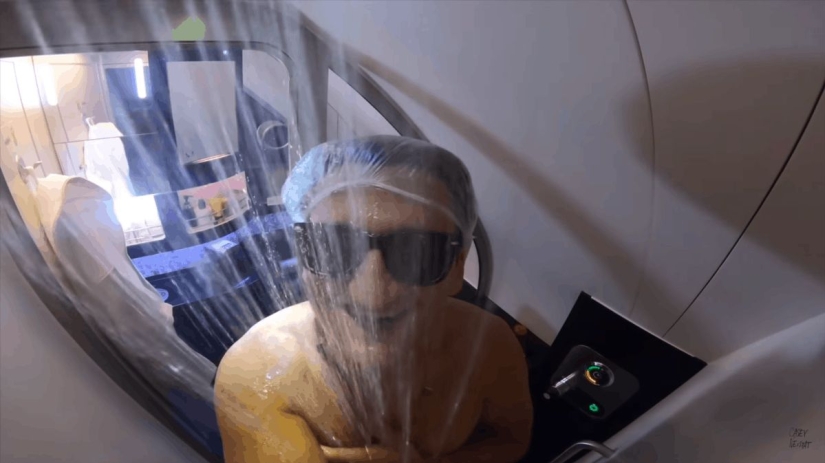 Apartamentos, mayordomo y ducha: cómo es el vuelo en el boleto aéreo más caro del mundo