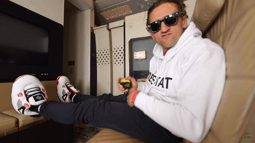 Apartamentos, mayordomo y ducha: cómo es el vuelo en el boleto aéreo más caro del mundo