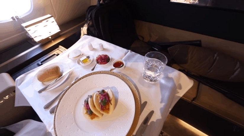 Apartments, a butler and a shower: how is the flight on the most expensive air ticket in the world