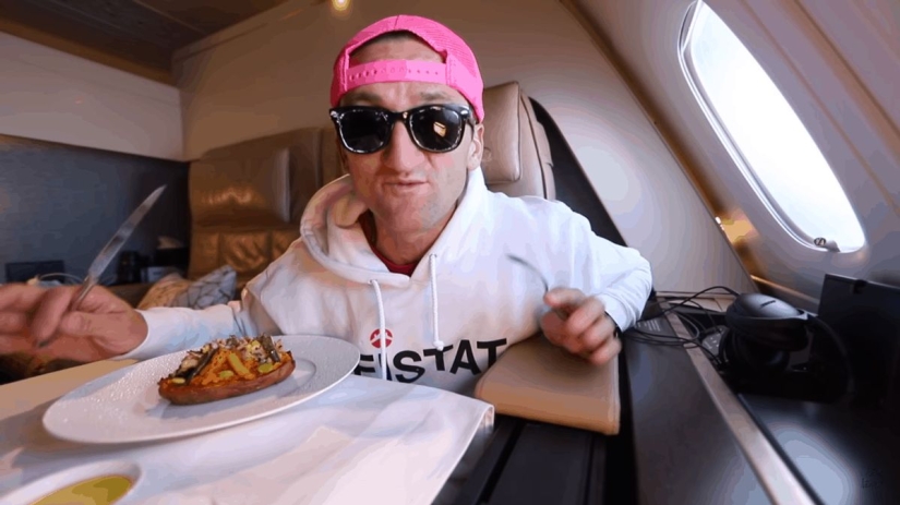 Apartments, a butler and a shower: how is the flight on the most expensive air ticket in the world