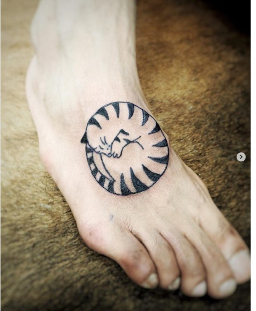 Apple from the apple tree: A 10-year-old Japanese woman gets a tattoo, following in her father's footsteps