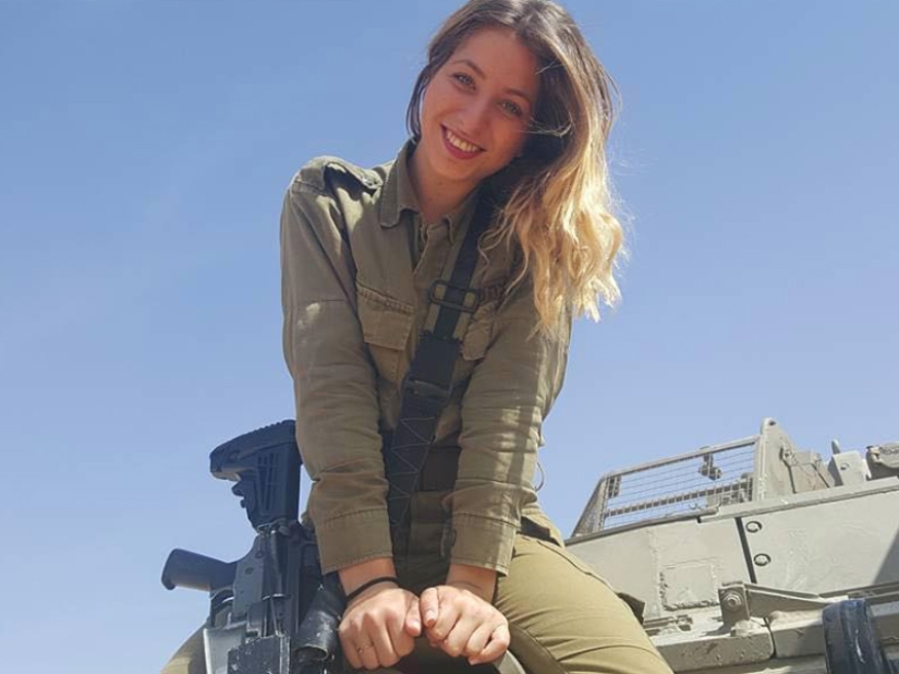 Armados con belleza: 25 fotos de bellezas sirviendo en el ejército israelí