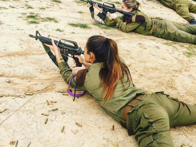 Armados con belleza: 25 fotos de bellezas sirviendo en el ejército israelí