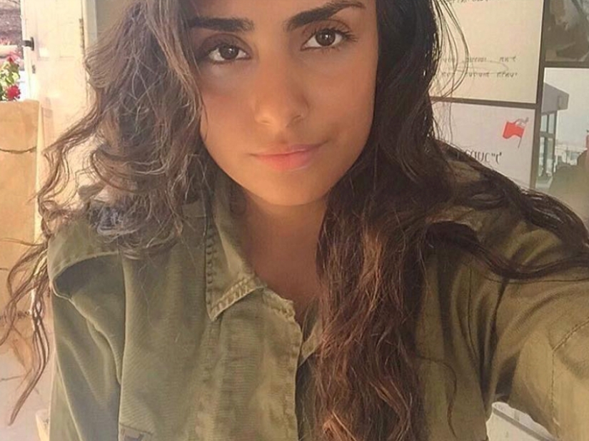 Armed with beauty: 25 photos of beauties serving in the Israeli army Armed with beauty: 25 photos of beauties serving in the Israeli army