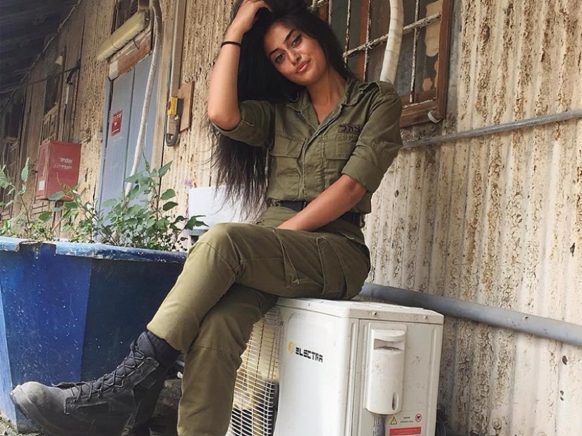 Armed with beauty: 25 photos of beauties serving in the Israeli army Armed with beauty: 25 photos of beauties serving in the Israeli army