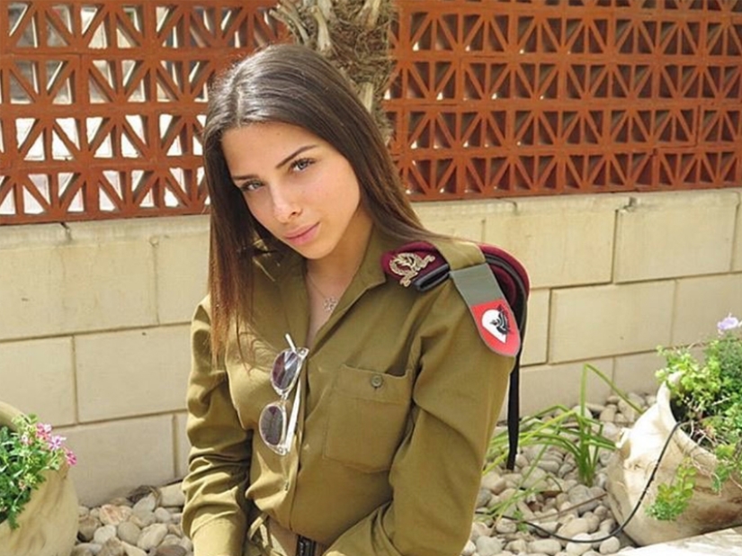 Armed with beauty: 25 photos of beauties serving in the Israeli army Armed with beauty: 25 photos of beauties serving in the Israeli army