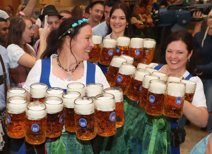 Arnold Schwarzenegger, los salarios de las camareras y la Respuesta Rusa: Lo que no sabías sobre el Oktoberfest