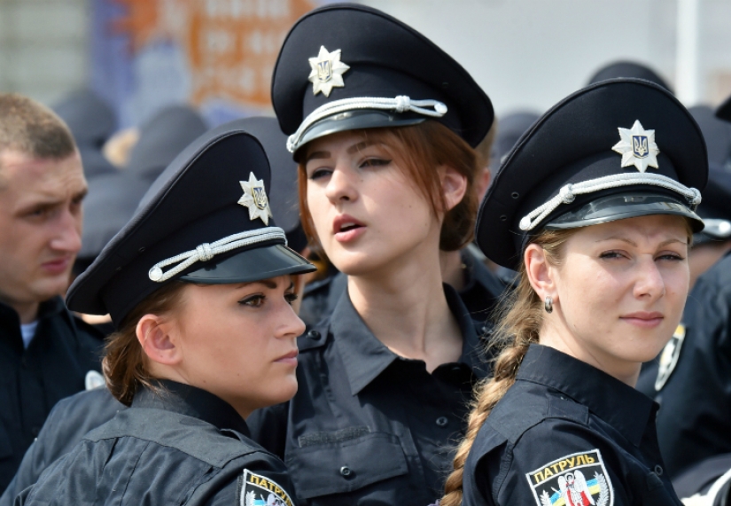Arrest me immediately! The cutest policewomen from all over the world