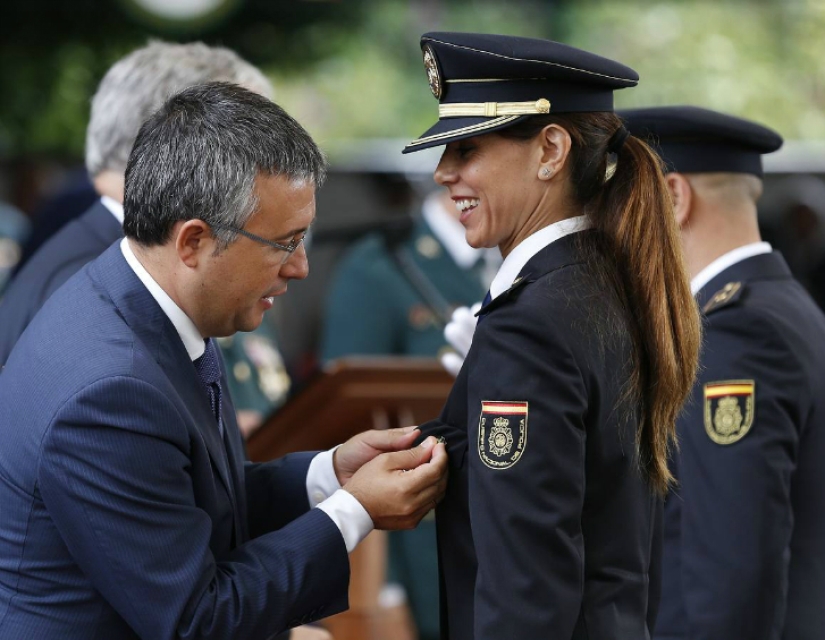 Arrest me immediately! The cutest policewomen from all over the world
