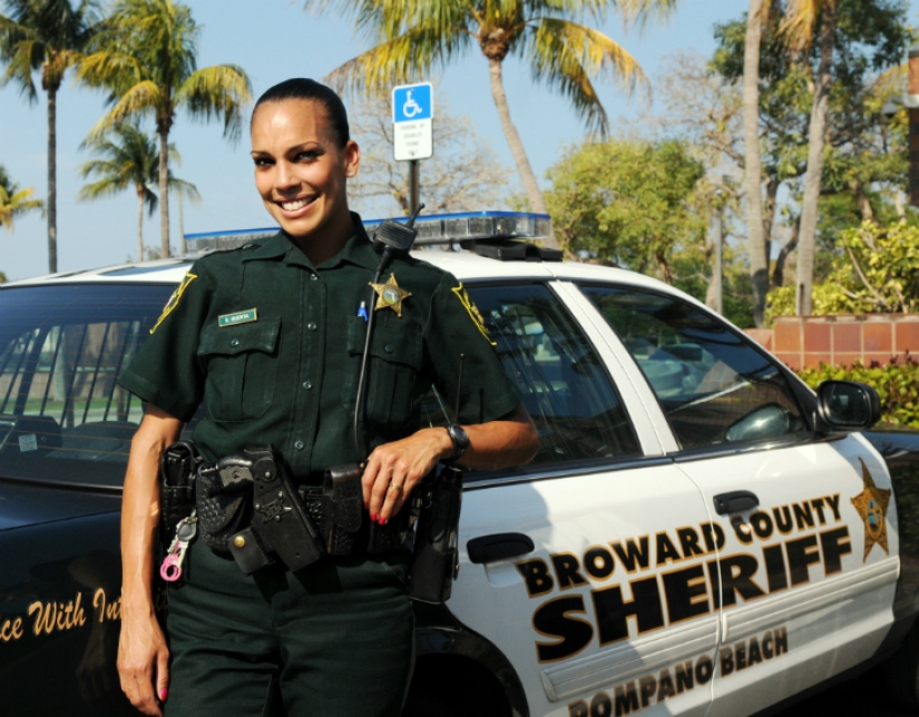 Arrest me now! The cutest female police officers from around the world