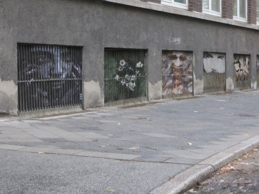 Arte callejero en la barandilla