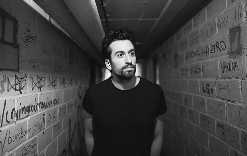 "Así que soy yo": la niña escuchó música todo el tiempo, sin saber que su intérprete estaba sentado en la silla de al lado