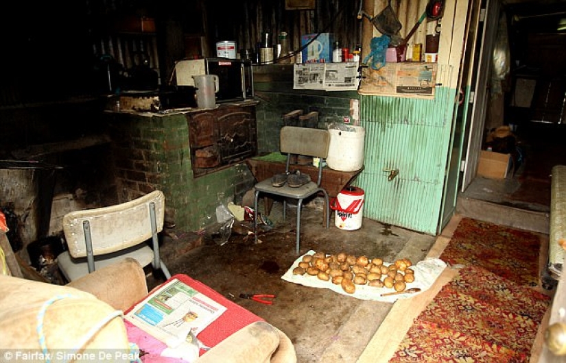 Asesino en serie de Australia vivió en secreto en un zoológico durante 7 años, robando frutas de animales