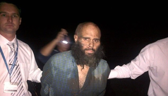 Asesino en serie de Australia vivió en secreto en un zoológico durante 7 años, robando frutas de animales Asesino en serie de Australia vivió en secreto en un zoológico durante 7 años, robando frutas de animales