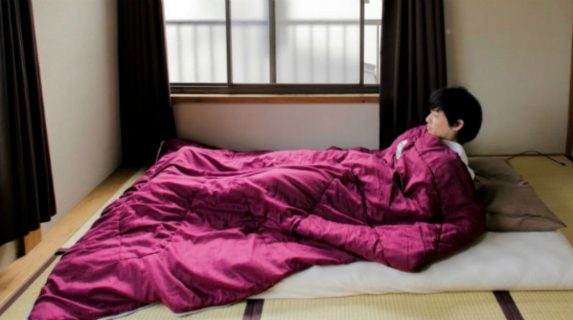 At least the ball is rolling: painfully empty apartments of Japanese minimalists At least the ball is rolling: painfully empty apartments of Japanese minimalists