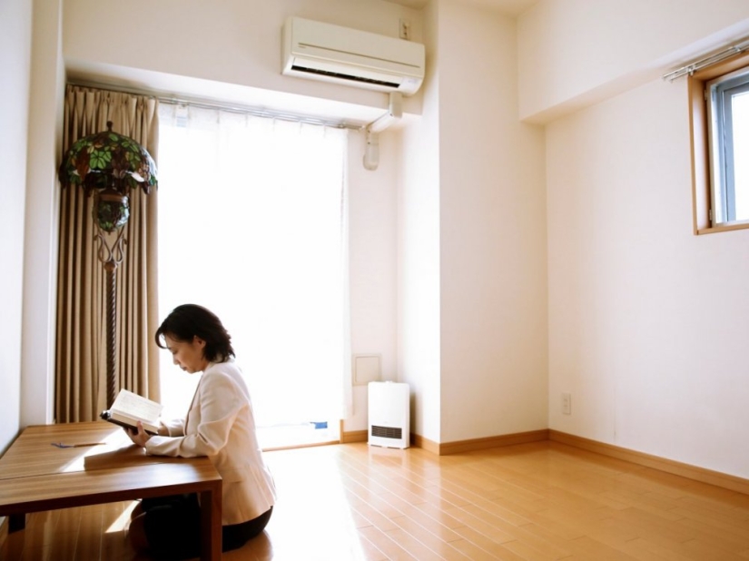 At least the ball is rolling: painfully empty apartments of Japanese minimalists At least the ball is rolling: painfully empty apartments of Japanese minimalists