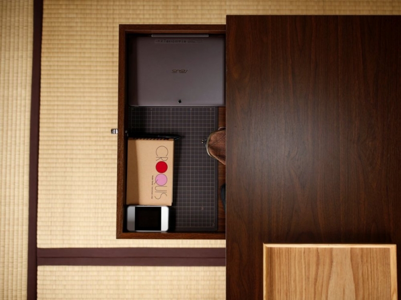 At least the ball is rolling: painfully empty apartments of Japanese minimalists At least the ball is rolling: painfully empty apartments of Japanese minimalists