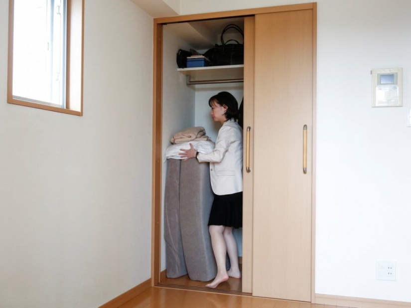At least the ball is rolling: painfully empty apartments of Japanese minimalists At least the ball is rolling: painfully empty apartments of Japanese minimalists