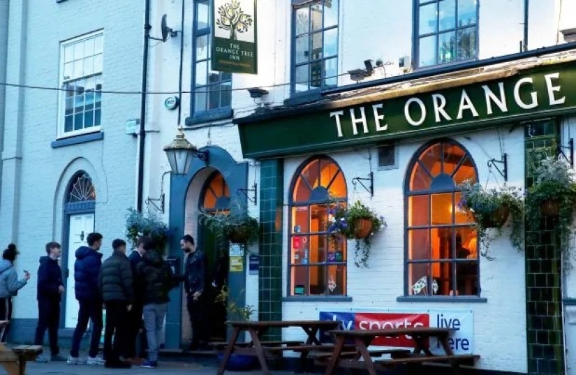 Atracón final: los británicos organizaron el último atracón antes del cierre de pubs y clubes por cuarentena Atracón final: los británicos organizaron el último atracón antes del cierre de pubs y clubes por cuarentena