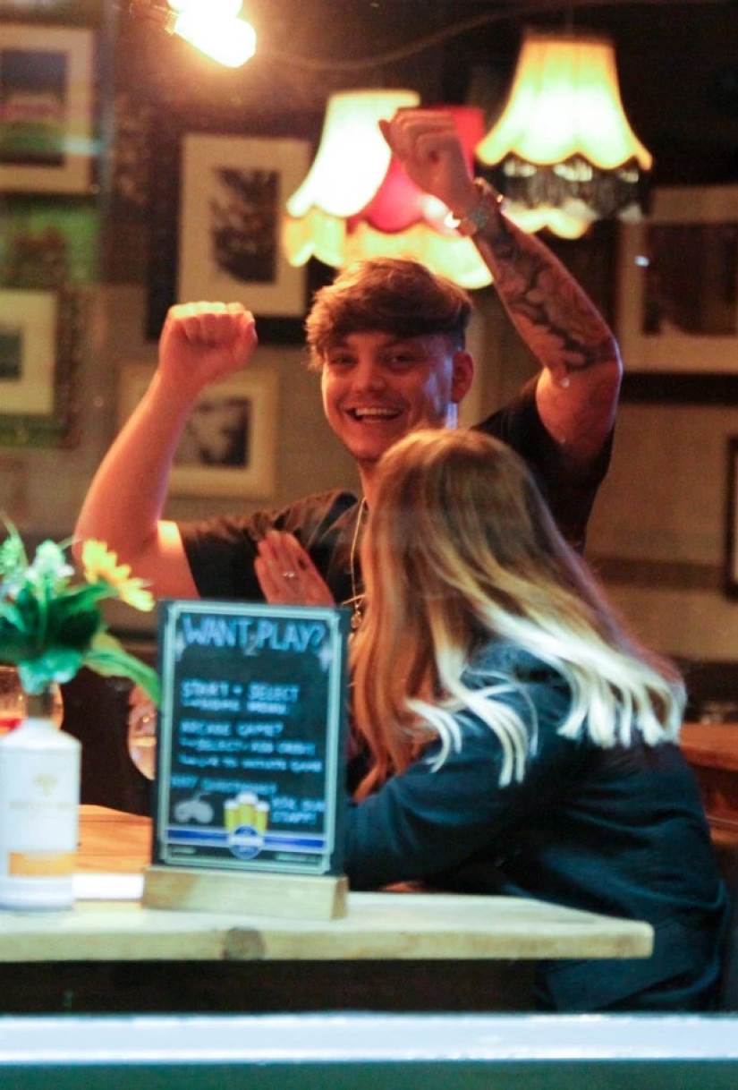 Atracón final: los británicos organizaron el último atracón antes del cierre de pubs y clubes por cuarentena Atracón final: los británicos organizaron el último atracón antes del cierre de pubs y clubes por cuarentena