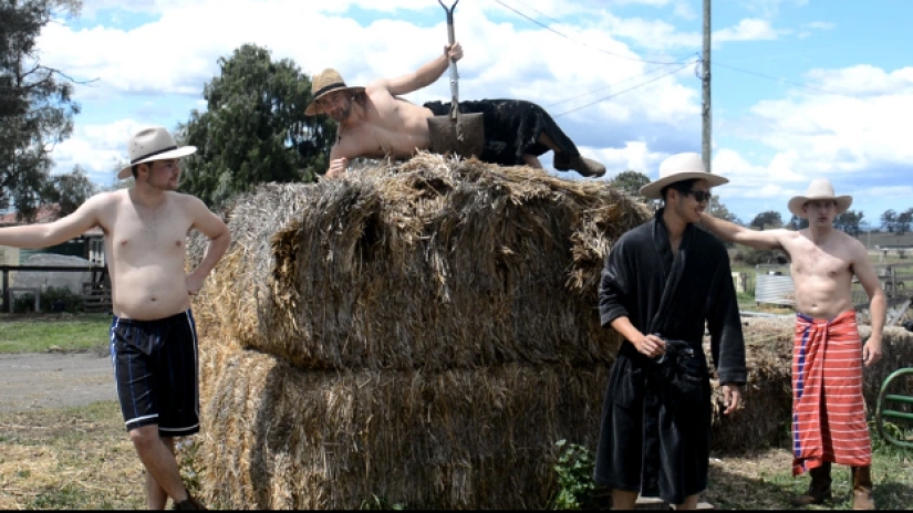 Australian veterinary students stripped to fight suicide