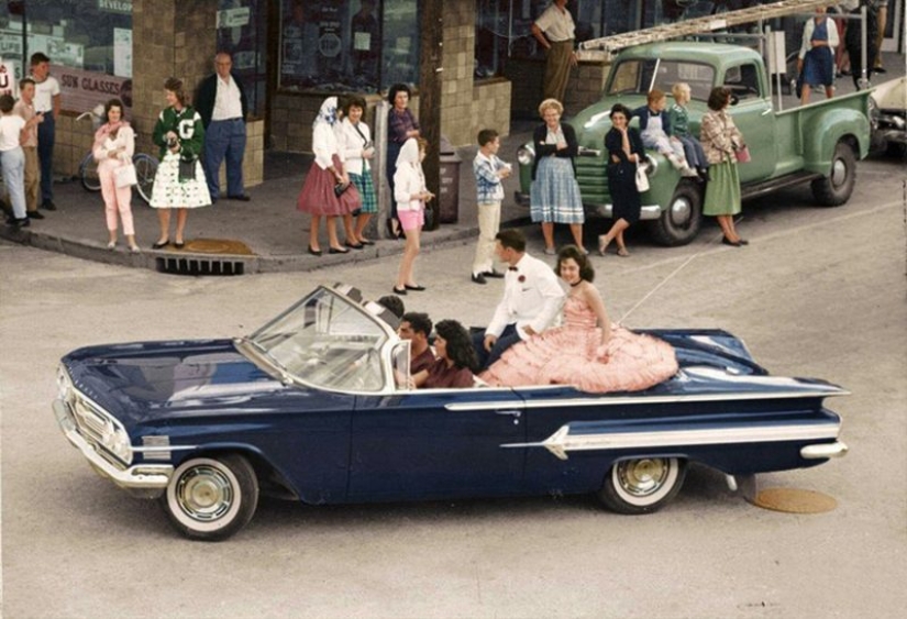 Automotive America de los años 50 y principios de los 60 en fotografías en color Automotive America de los años 50 y principios de los 60 en fotografías en color