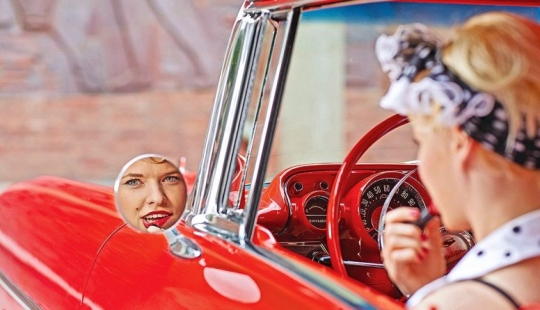 Automotive America of the 1950s and early 60s in color photographs Automotive America of the 1950s and early 60s in color photographs