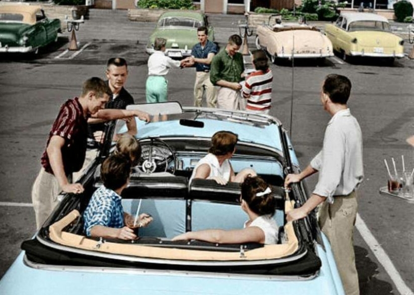 Automotive America of the 1950s and early 60s in color photographs Automotive America of the 1950s and early 60s in color photographs