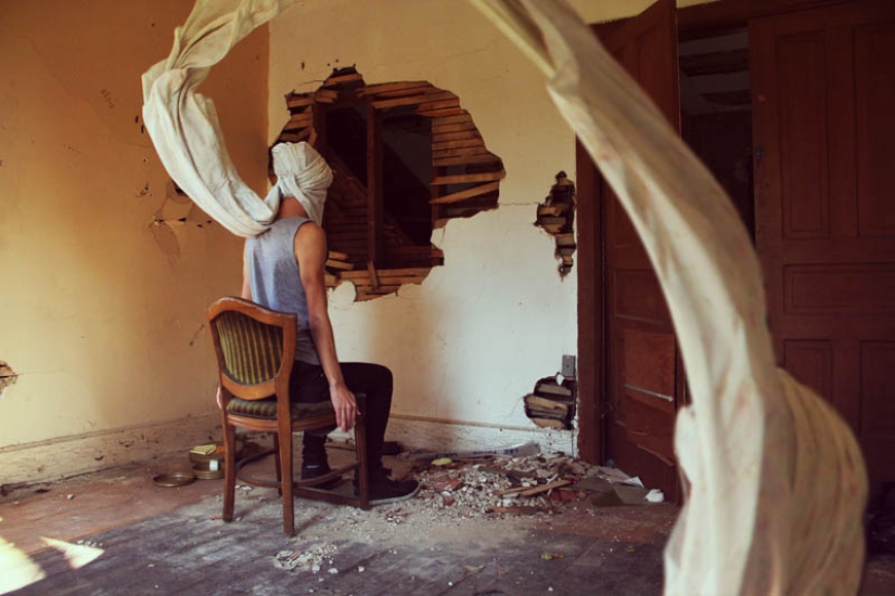 Autorretratos surrealistas de Kyle Thompson