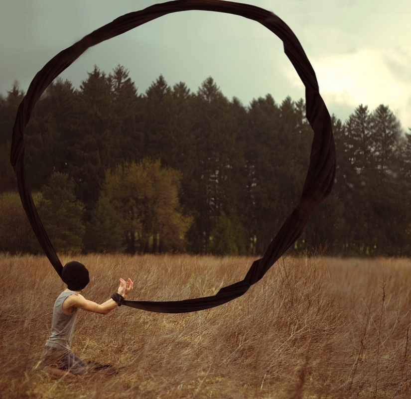 Autorretratos surrealistas de Kyle Thompson