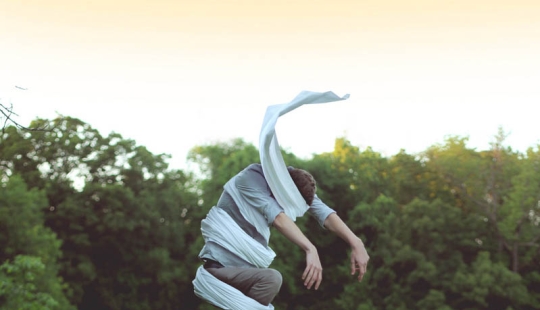 Autorretratos surrealistas de Kyle Thompson