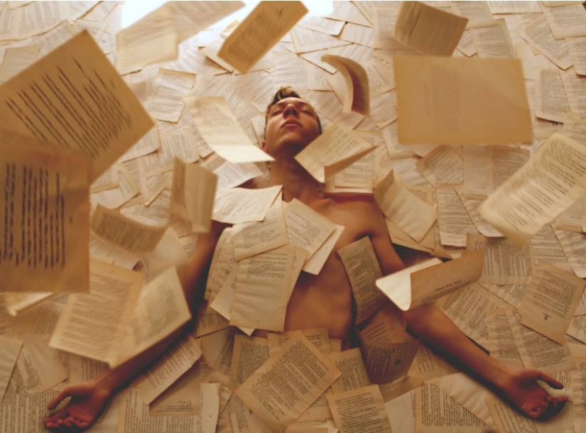 Autorretratos surrealistas de Kyle Thompson