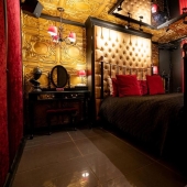 Aventuras sexuales en la mazmorra: lo que sucede en un hotel con una habitación BDSM y una celda de prisión