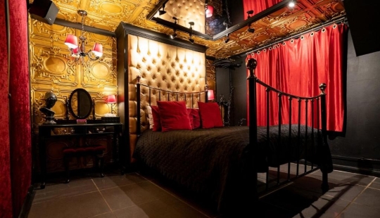 Aventuras sexuales en la mazmorra: lo que sucede en un hotel con una habitación BDSM y una celda de prisión