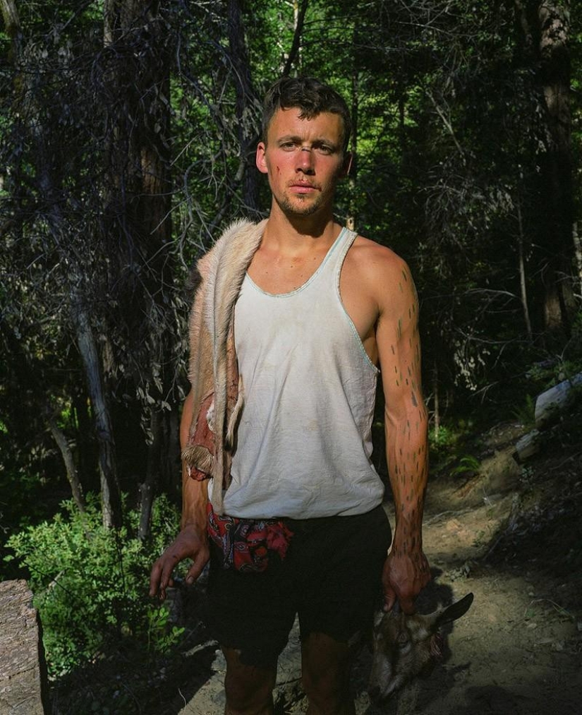 Back to the origins: How modern hunters and gatherers live