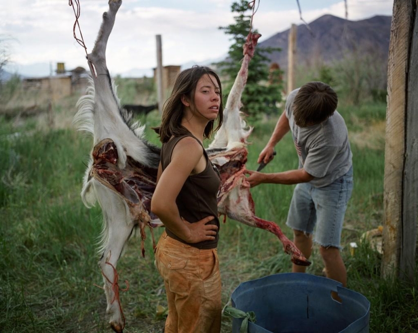 Back to the origins: How modern hunters and gatherers live