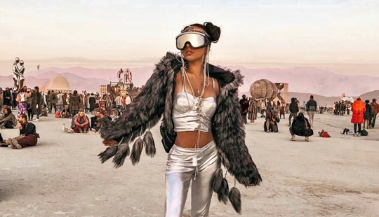 Bare breasts for the sake of booze and kilometer–long queues - this is how the participants remembered the Burning Man – 2018 festival
