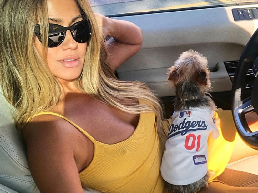 Beautiful girls and their four-legged friends: 25 photos Beautiful girls and their four-legged friends: 25 photos