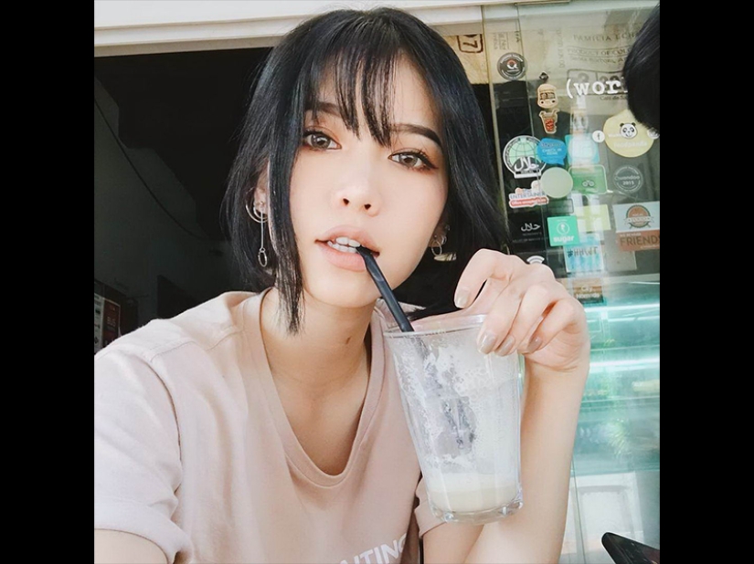 Beauty is around us! Pretty girls from the city streets Beauty is around us! Pretty girls from the city streets