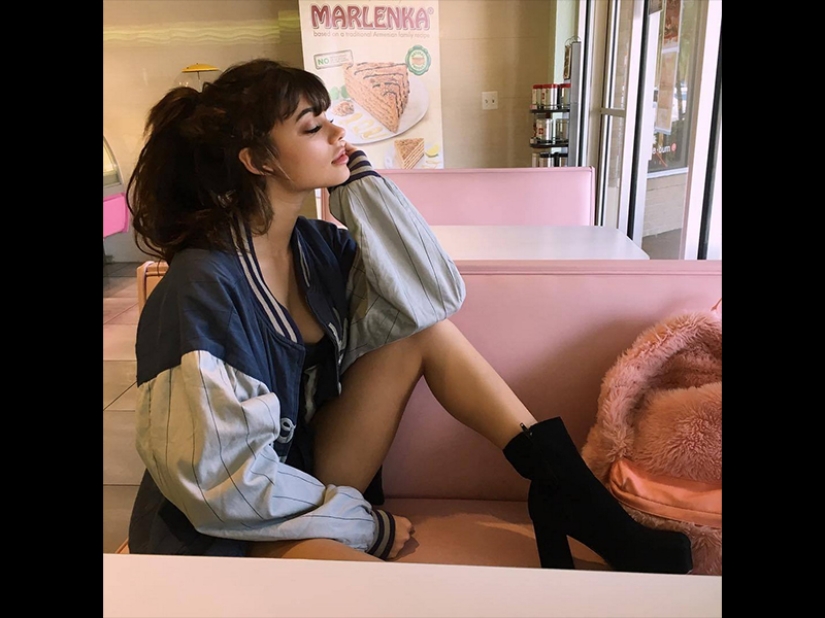 Beauty is around us! Pretty girls from the city streets Beauty is around us! Pretty girls from the city streets